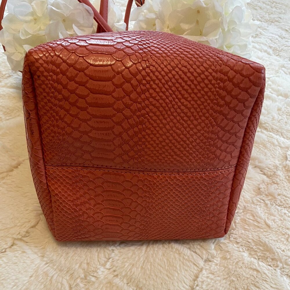 London Fog Bucket Cossbody Bag NWOT - Picture 14 of 15